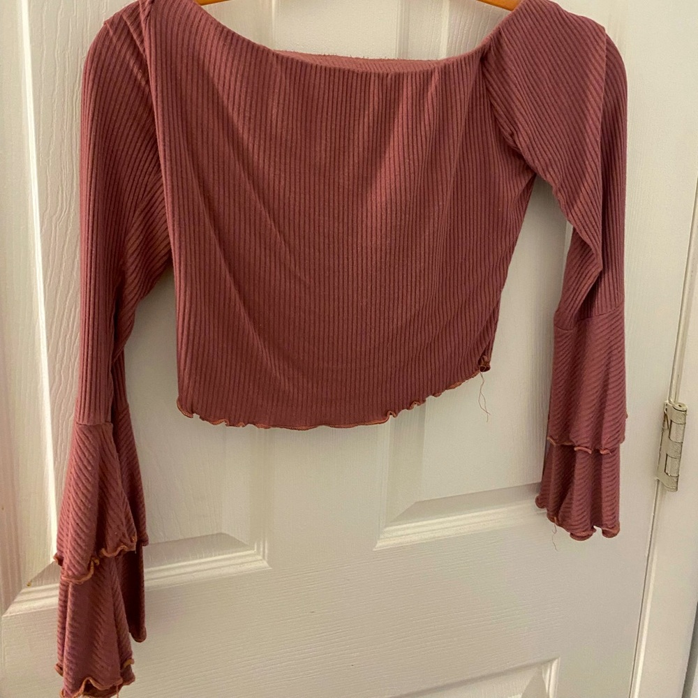 Pink crop, open shoulder top with flared sleeves. Great for a going out shirt.